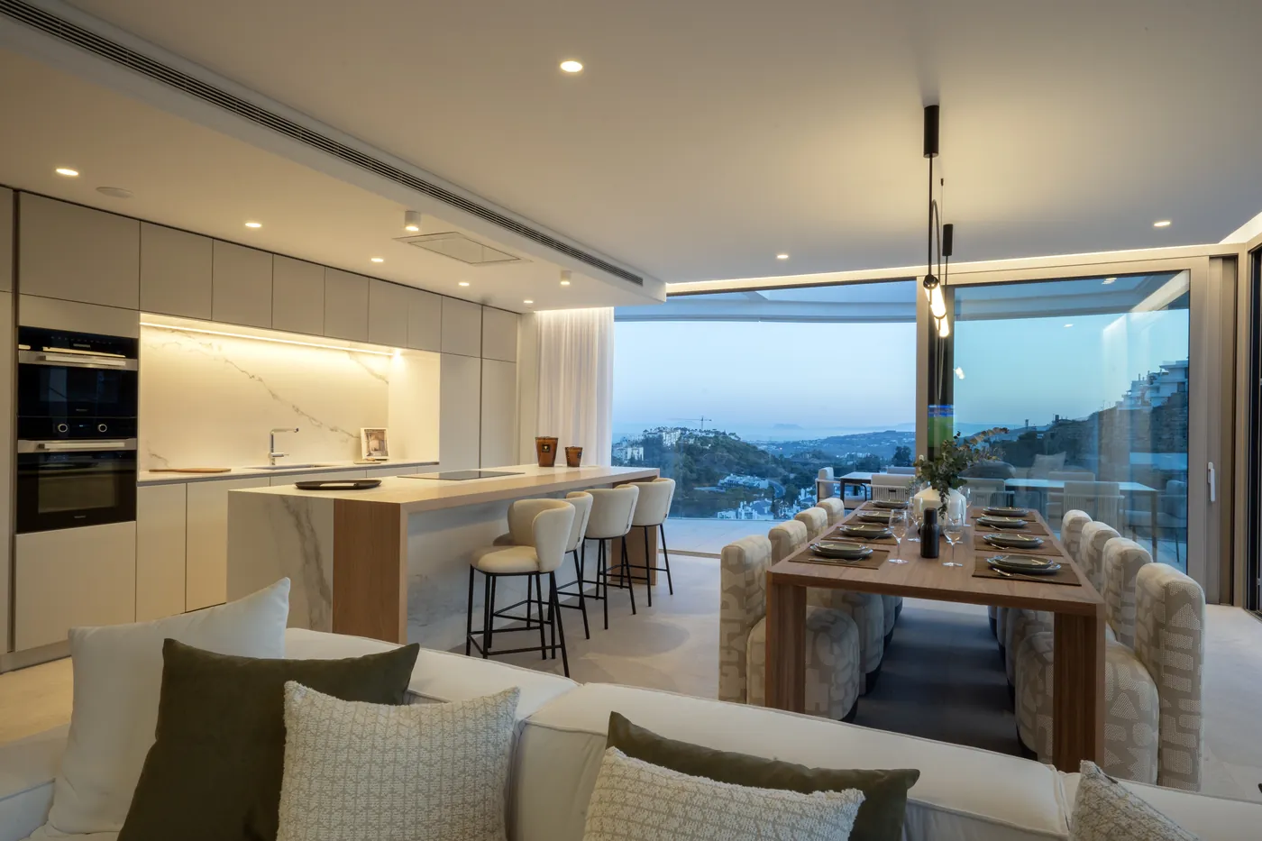 Photo: show flat living room. Sea-view apartments and penthouses above the Golf Valley, La Quinta