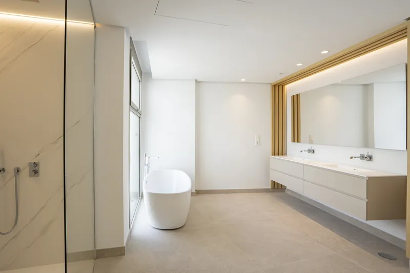 Photo: penthouse main bathroom. 4-bedroom penthouse