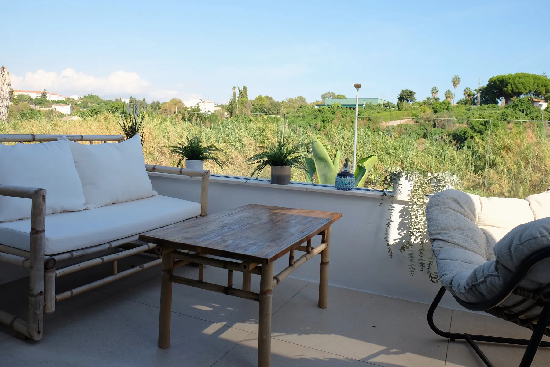 Zona de estar en la terraza de la planta alta